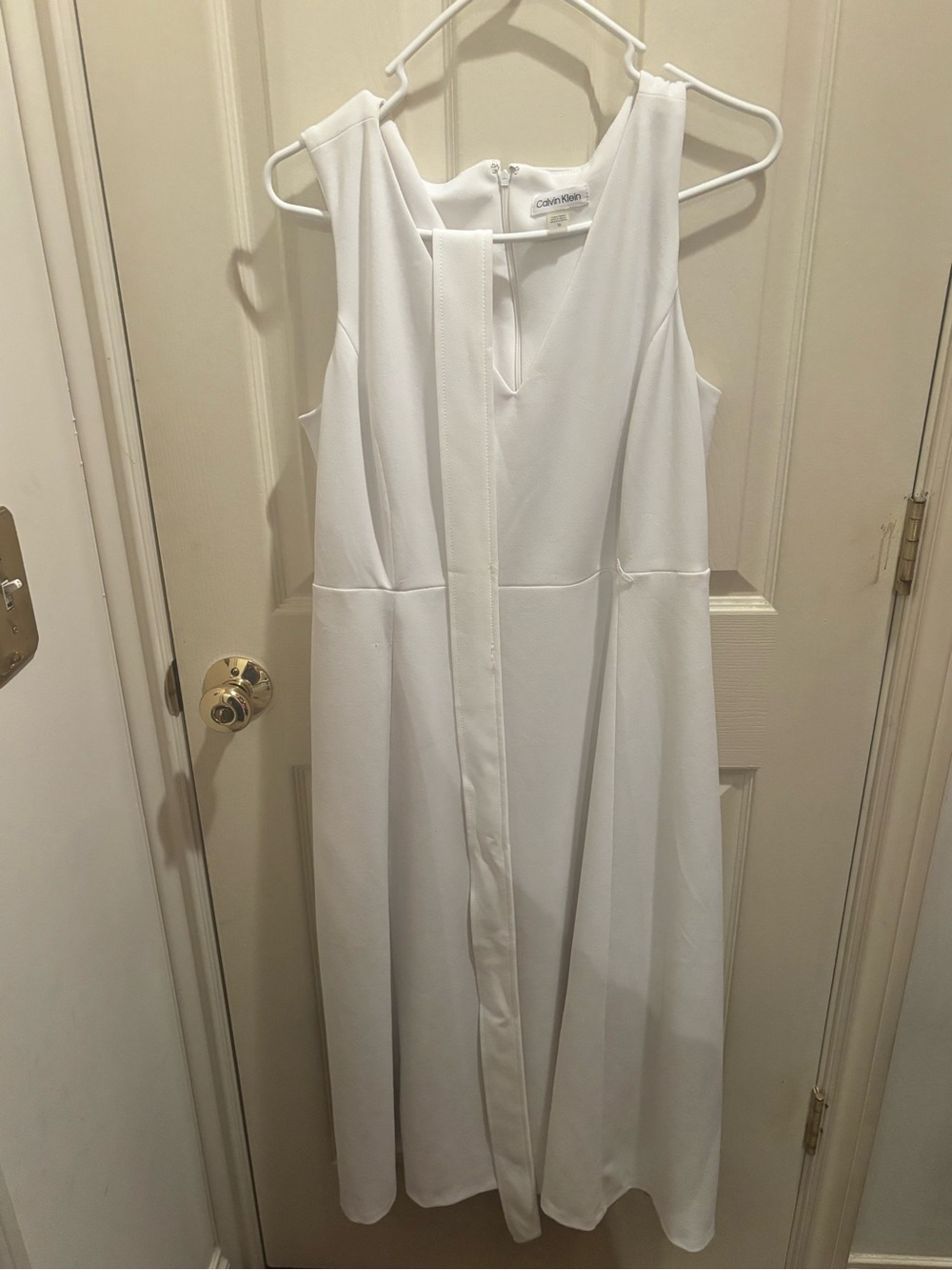 Calvin Klein White Sleeveless Midi Dress with Subtle Front Seam and belt. Large